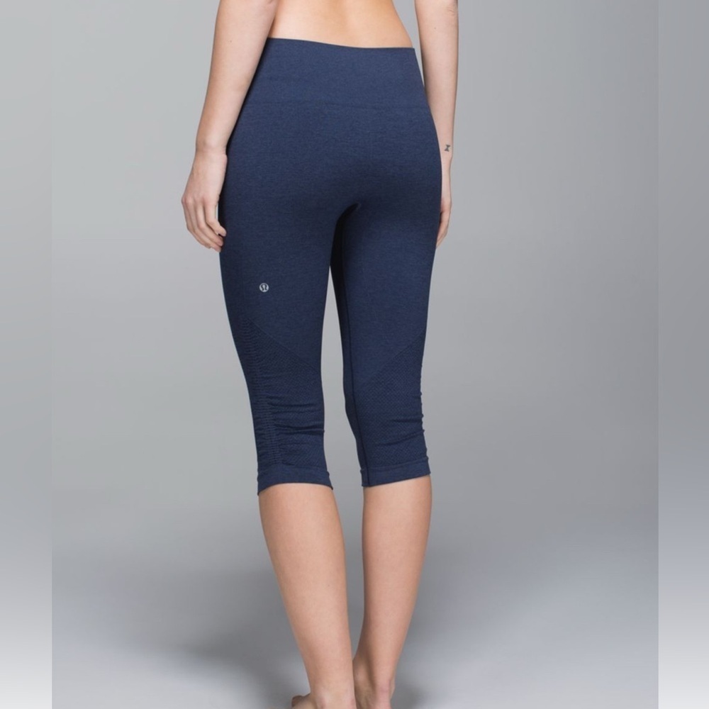 Lululemon In The Flow Crop II Heathered Deep Navy size 2